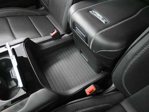 Used 2025 GMC Yukon Denali image 40