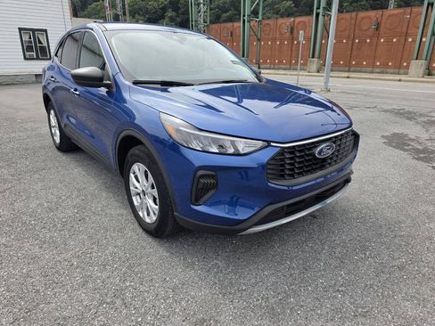 Used 2023 Ford Escape Active w/ Tech Pack #1 AWD/4WD image 2