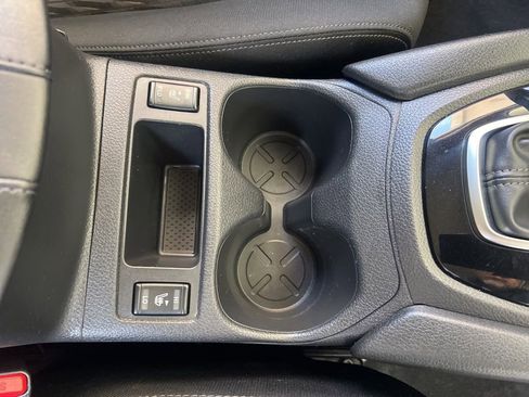 Used 2017 Nissan Rogue SV AWD/4WD image 24