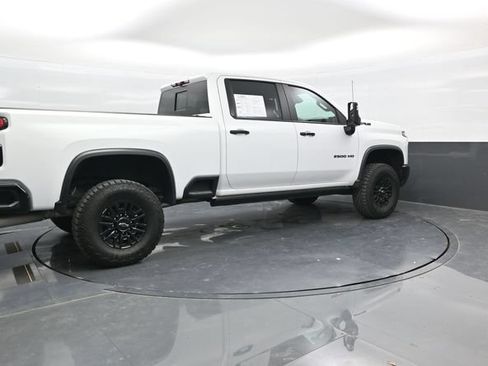 Used 2024 Chevrolet Silverado 2500 ZR2 w/ Technology Package AWD/4WD image 7