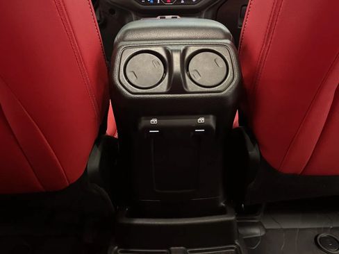 Used 2024 Jeep Wrangler Unlimited w/ Convenience Group AWD/4WD image 31