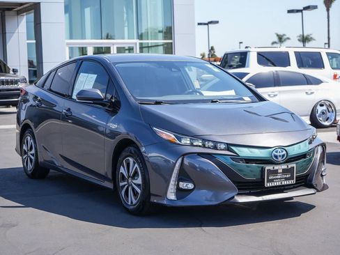 Used 2017 Toyota Prius Prime FWD image 3
