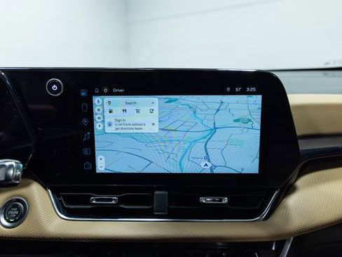 Used 2025 Chevrolet Equinox ACTIV w/ Convenience Package III image 17