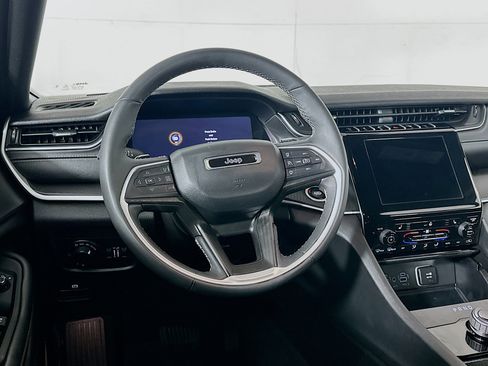 Used 2024 Jeep Grand Cherokee L Altitude image 18