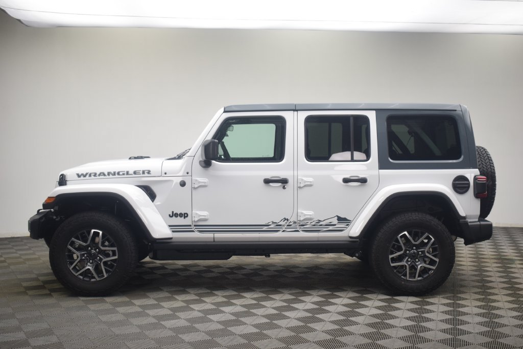 New 2026 Jeep Wrangler Unlimited Sahara w/ Rockslide Package AWD/4WD image 13