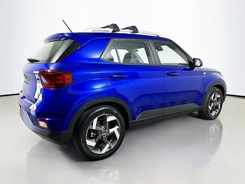 Used 2023 Hyundai Venue Limited FWD image 7