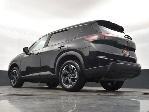 Used 2025 Nissan Rogue SV FWD image 12