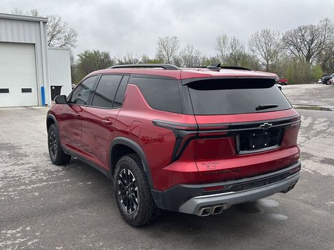 Used 2024 Chevrolet Traverse Z71 w/ Enhanced Driving Package image 3