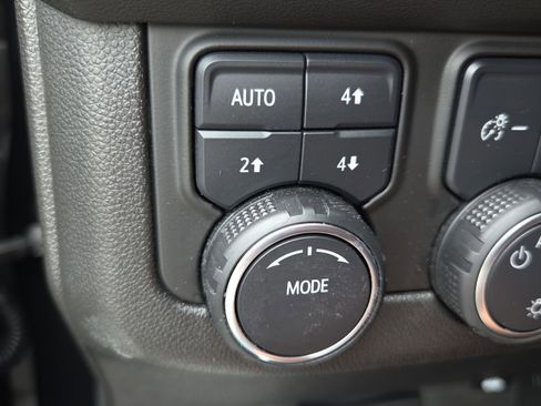 Used 2024 Chevrolet Tahoe Z71 w/ Luxury Package image 27