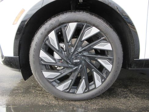 Used 2025 Lincoln Nautilus Reserve image 18