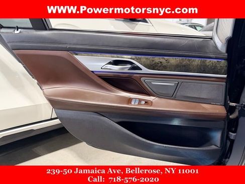 Used 2021 BMW 750i xDrive w/ Executive Package image 47