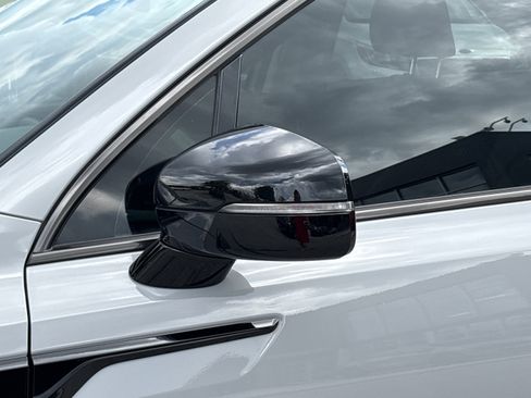 Certified 2023 Kia Sorento SX FWD image 30