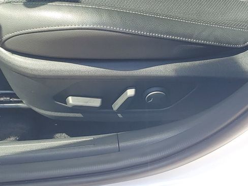 Used 2025 Hyundai Elantra Limited FWD image 16
