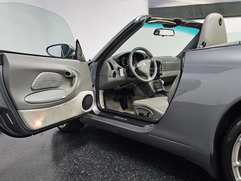 Used 2001 Porsche 911 Cabriolet image 10