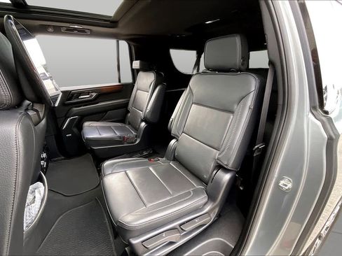 Used 2025 GMC Yukon XL Denali w/ Denali Reserve Package RWD image 19