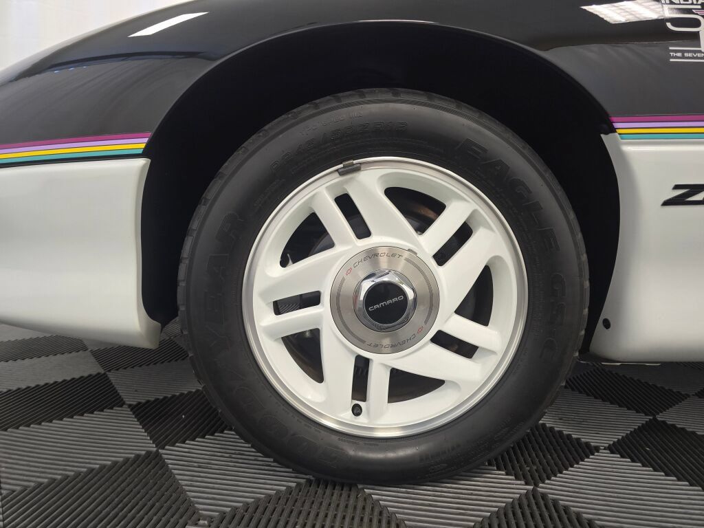 Used 1993 Chevrolet Camaro Z28 RWD image 16