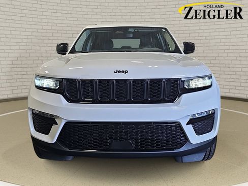 Used 2023 Jeep Grand Cherokee Limited w/ Black Appearance Package AWD/4WD image 2
