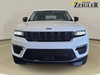 Used 2023 Jeep Grand Cherokee Limited w/ Black Appearance Package AWD/4WD video 2