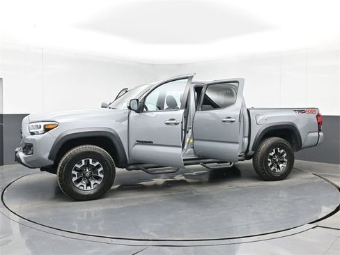 Used 2019 Toyota Tacoma TRD Off-Road image 54