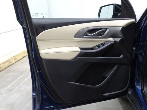 Used 2023 Chevrolet Traverse LS image 17