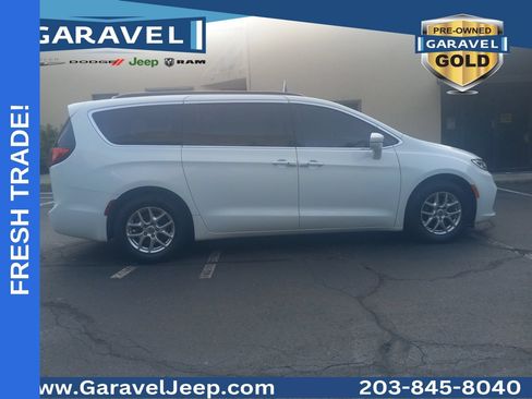 Used 2022 Chrysler Pacifica Touring-L FWD image 33