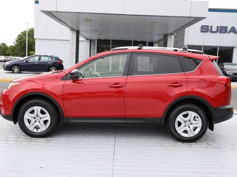 Used 2015 Toyota RAV4 LE AWD/4WD image 2