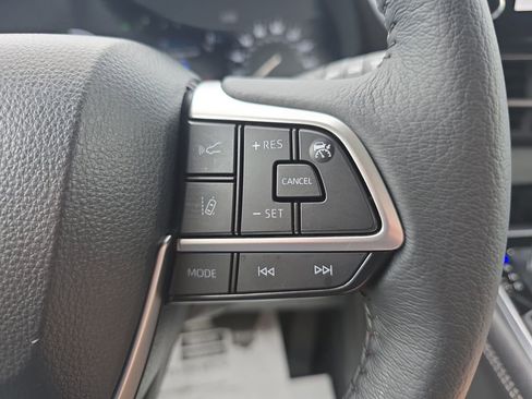 Used 2025 Toyota Sienna XLE w/ XLE Plus Package AWD/4WD image 26