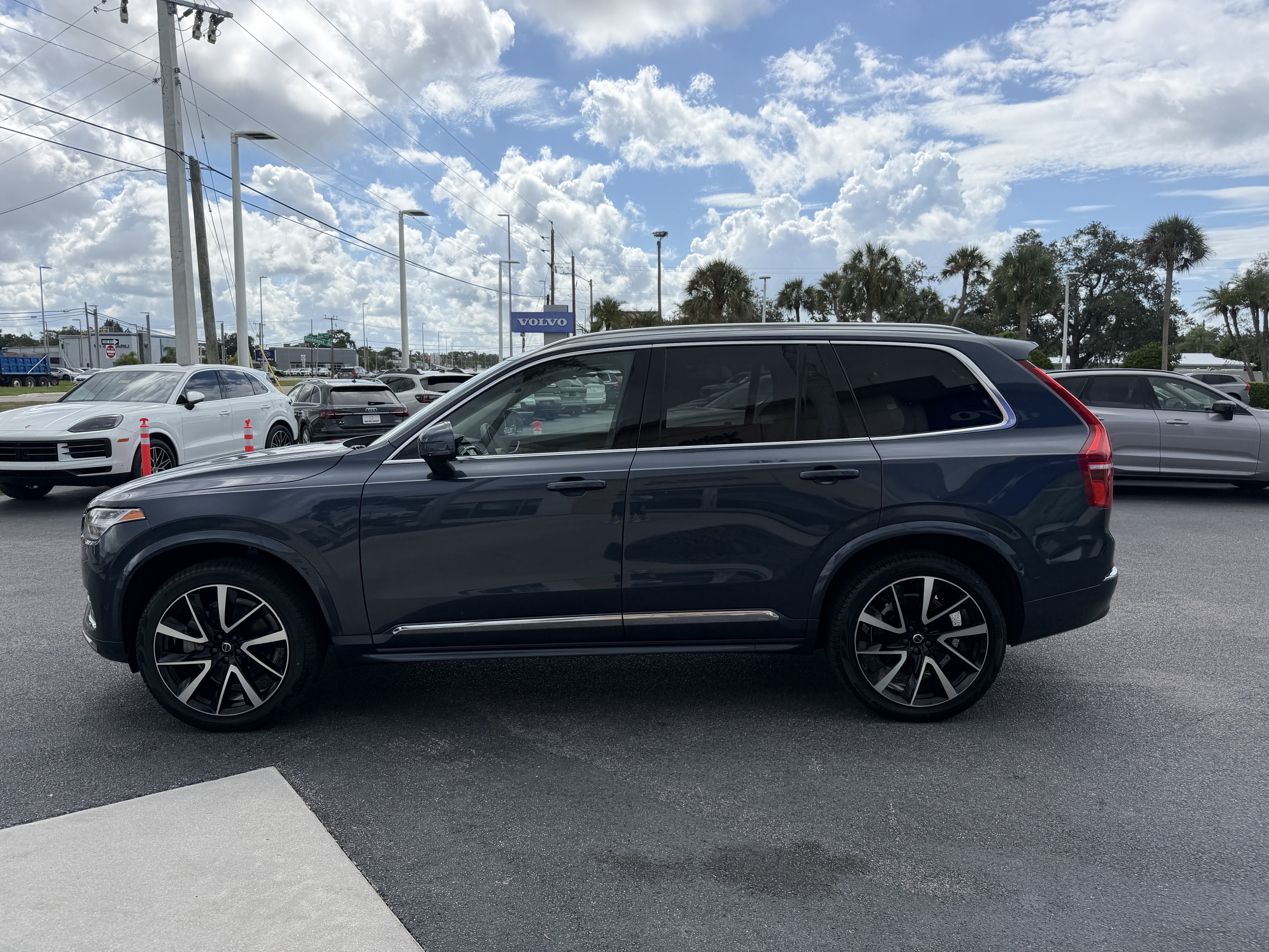Certified 2025 Volvo XC90 B5 Plus w/ Protection Package Premier AWD/4WD image 6