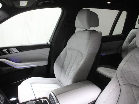 Used 2026 BMW X7 xDrive40i AWD/4WD image 36
