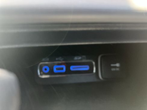 Used 2017 Jeep Grand Cherokee Altitude image 30