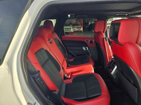 Used 2022 Land Rover Range Rover Sport HST image 12