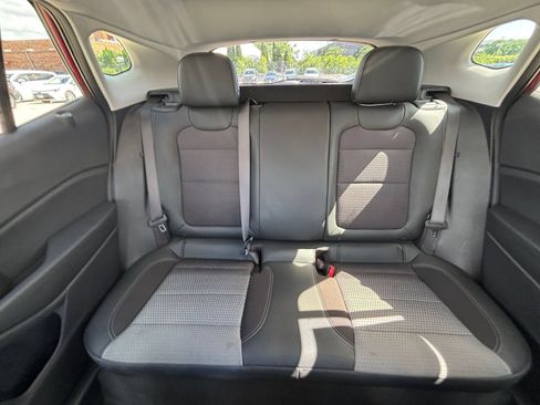 Used 2025 Chevrolet Trax LT FWD image 36