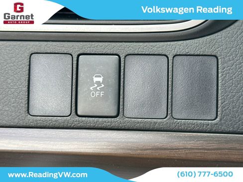 Used 2016 Toyota Camry XLE image 27