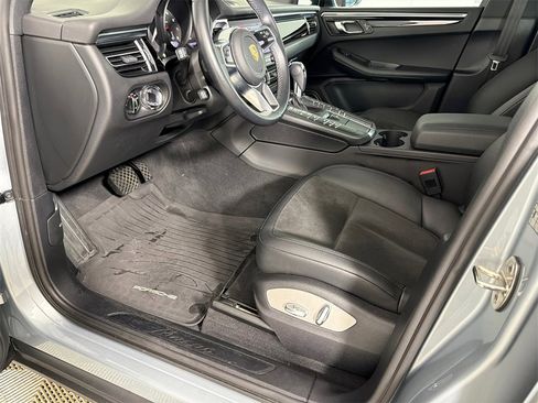 Used 2021 Porsche Macan image 11