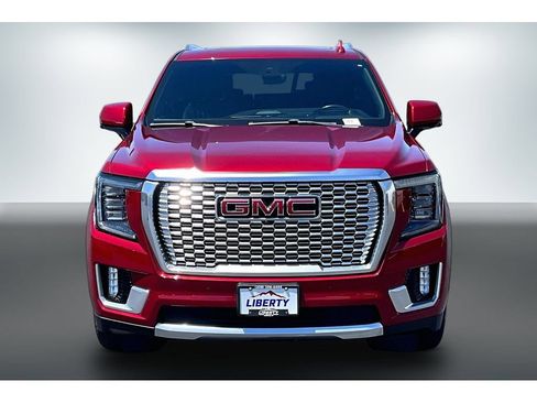 Used 2021 GMC Yukon Denali w/ Denali Ultimate Package AWD/4WD image 2