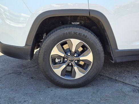 Used 2024 Jeep Grand Cherokee Limited 4xe AWD/4WD image 9