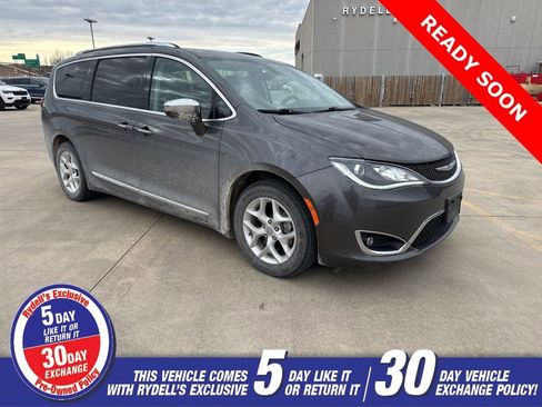 Used 2020 Chrysler Pacifica Limited image 1