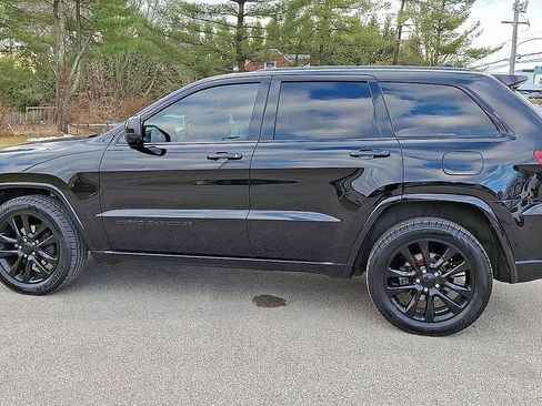 Used 2017 Jeep Grand Cherokee Altitude image 6