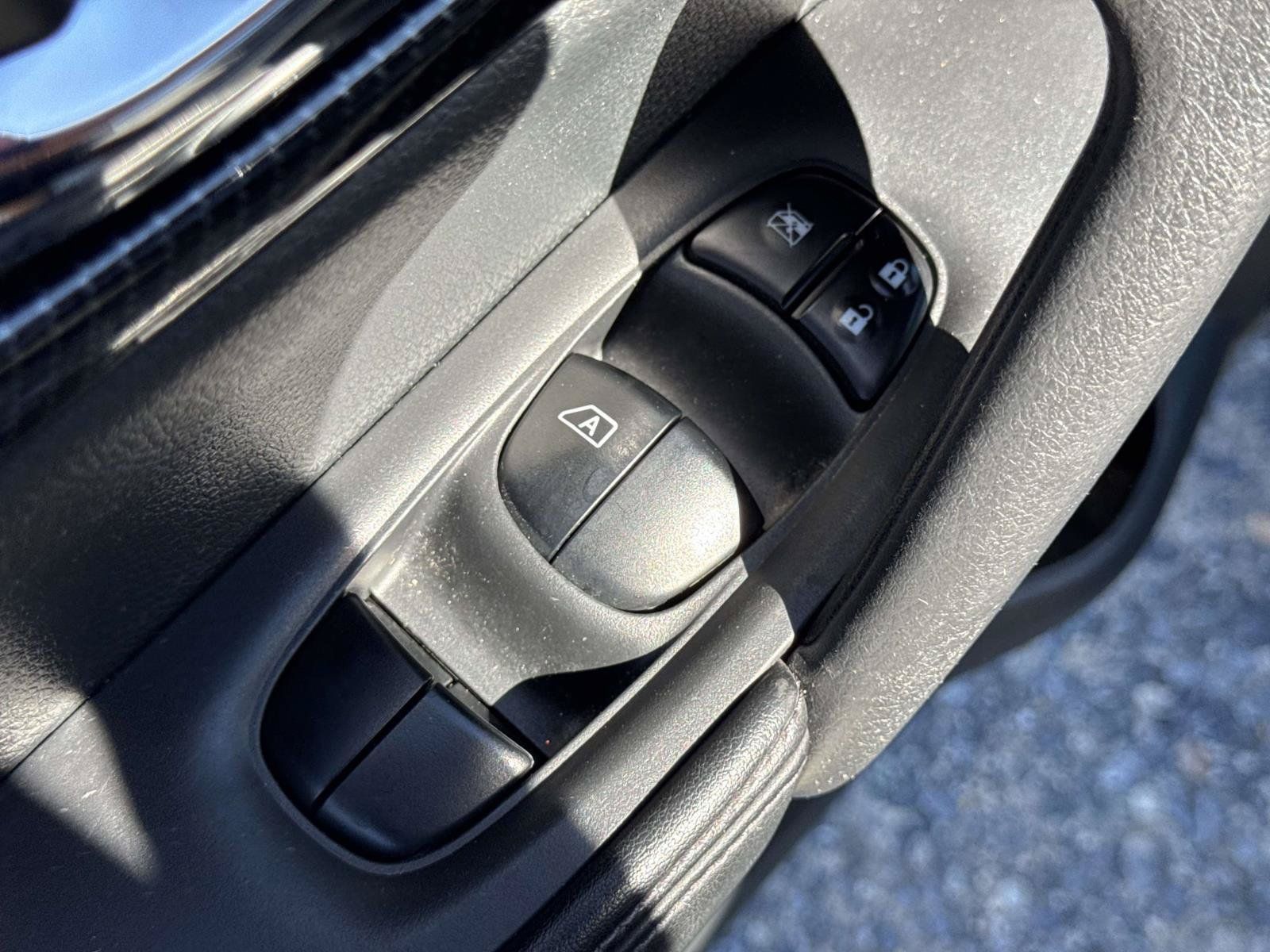 Used 2017 Nissan Rogue SL w/ SL Premium Package AWD/4WD image 14
