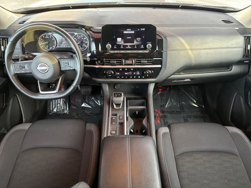 Used 2025 Nissan Pathfinder SV image 36