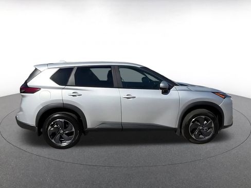 Used 2025 Nissan Rogue SV image 16