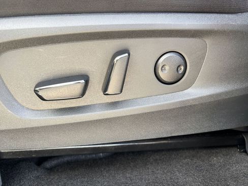 Used 2025 Nissan Pathfinder SV image 25