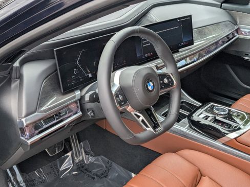 Used 2024 BMW 760i xDrive AWD/4WD image 12