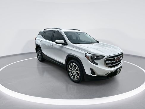 Used 2020 GMC Terrain SLT w/ Preferred Package FWD image 2