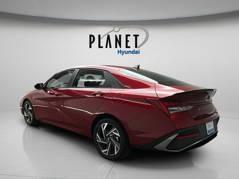 Certified 2025 Hyundai Elantra SEL FWD image 4