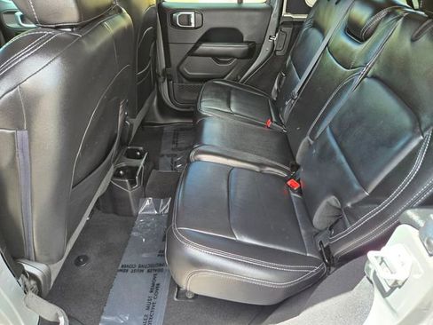Used 2018 Jeep Wrangler Unlimited Sahara AWD/4WD image 14