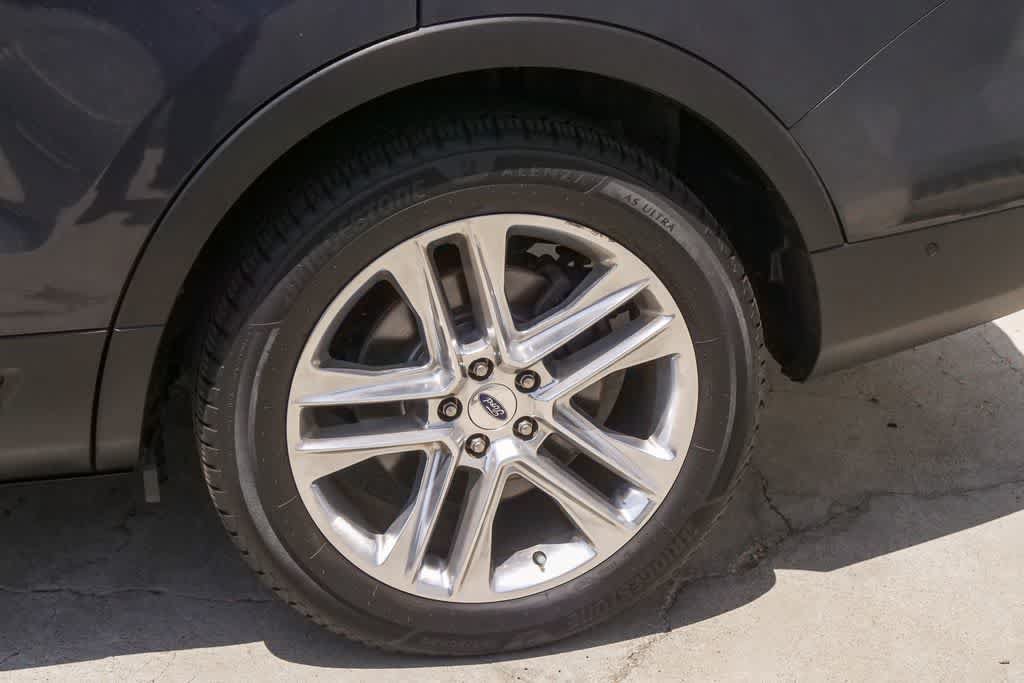 Used 2017 Ford Explorer Limited w/ Equipment Group 301A FWD image 6