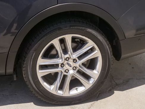 Used 2017 Ford Explorer Limited w/ Equipment Group 301A FWD image 6
