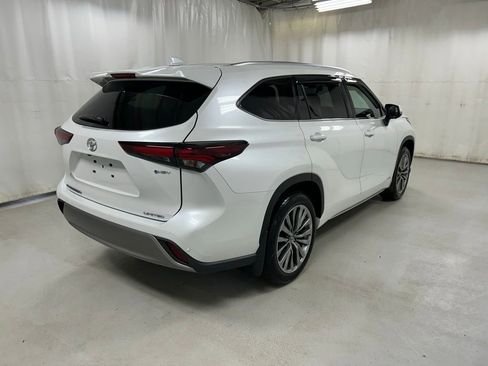Certified 2025 Toyota Highlander Limited AWD/4WD image 5