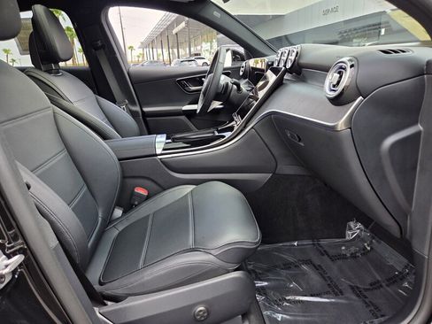 Certified 2025 Mercedes-Benz GLC 300 4MATIC image 19